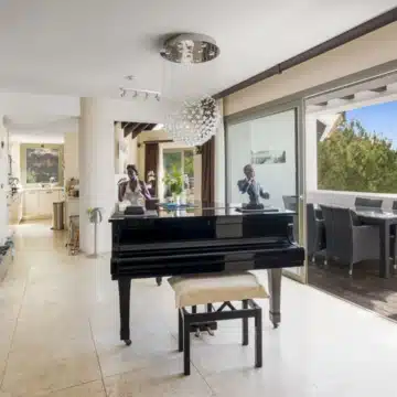 Beautiful and spacious duplex penthouse within the Los Flamingos Golf Resort, Benahavis Picture 12