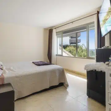 Beautiful and spacious duplex penthouse within the Los Flamingos Golf Resort, Benahavis Picture 7