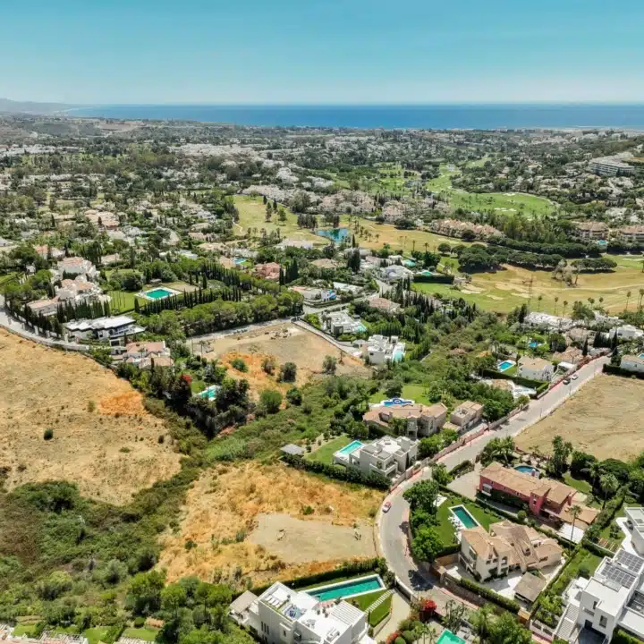 Two plots with project and license with sea views in the prestigious Nueva Andalucia Picture