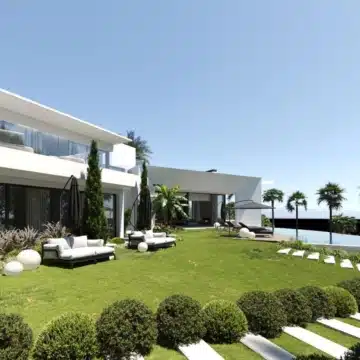Two plots with project and license with sea views in the prestigious Nueva Andalucia Picture 0
