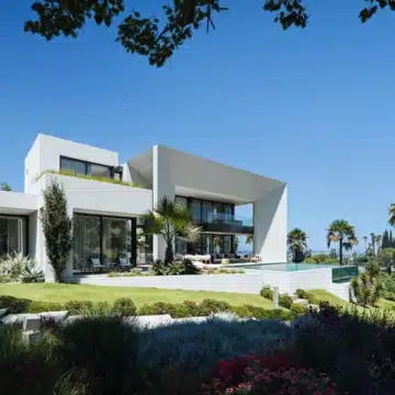 Two plots with project and license with sea views in the prestigious Nueva Andalucia Picture 7
