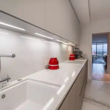 Refurbished modern 2-bedroom apartment near Puerto Banus, Marbella Picture 17