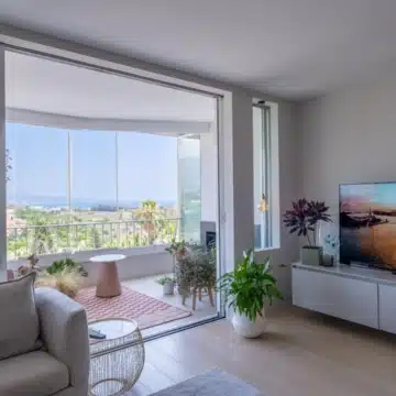 Refurbished modern 2-bedroom apartment near Puerto Banus, Marbella Picture 20