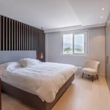 Refurbished modern 2-bedroom apartment near Puerto Banus, Marbella Picture 25