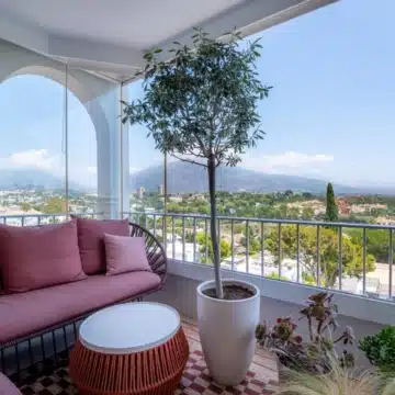 Refurbished modern 2-bedroom apartment near Puerto Banus, Marbella Picture 36