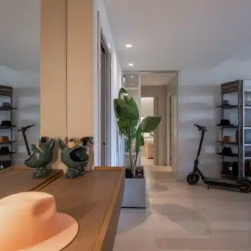 Refurbished modern 2-bedroom apartment near Puerto Banus, Marbella Picture 39