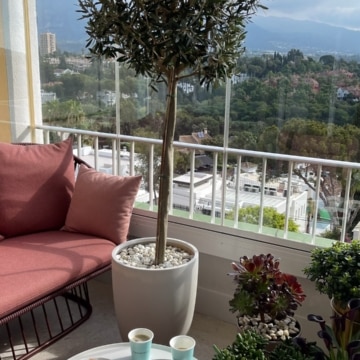Refurbished modern 2-bedroom apartment near Puerto Banus, Marbella Picture 50