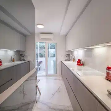 Refurbished modern 2-bedroom apartment near Puerto Banus, Marbella Picture 10