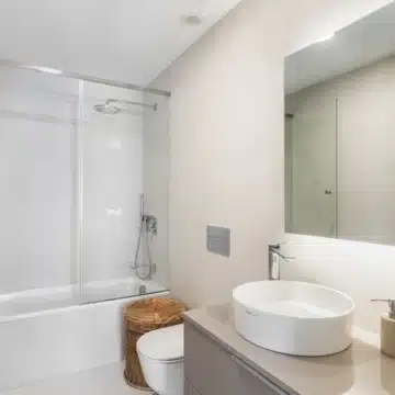 Modern 2-bedroom beachfront apartment located in The Edge, Estepona West Picture 17