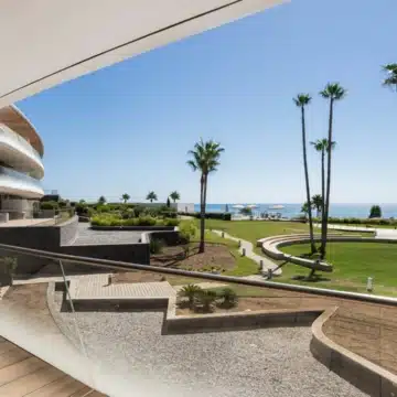 Modern 2-bedroom beachfront apartment located in The Edge, Estepona West Picture 6
