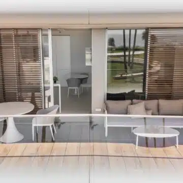 Modern 2-bedroom beachfront apartment located in The Edge, Estepona West Picture 4