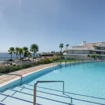 Modern 2-bedroom beachfront apartment located in The Edge, Estepona West Picture 23
