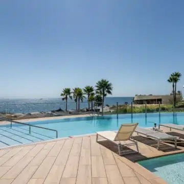 Modern 2-bedroom beachfront apartment located in The Edge, Estepona West Picture 24