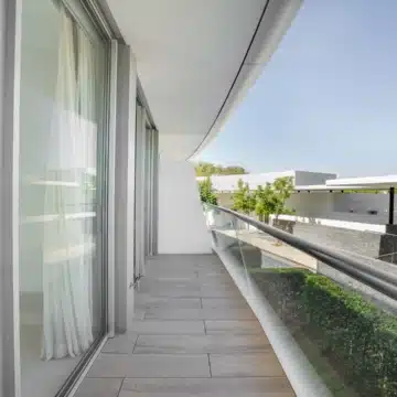 Modern 2-bedroom beachfront apartment located in The Edge, Estepona West Picture 5