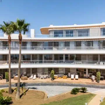 Modern 2-bedroom beachfront apartment located in The Edge, Estepona West Picture 2