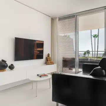 Modern 2-bedroom beachfront apartment located in The Edge, Estepona West Picture 18