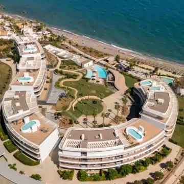 Modern 2-bedroom beachfront apartment located in The Edge, Estepona West Picture 11