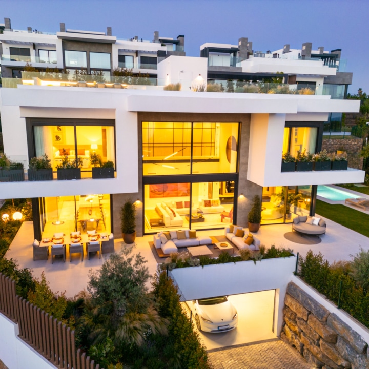 The List – Six bedrooms house with beautiful sea views in Rio Real, Marbella Picture