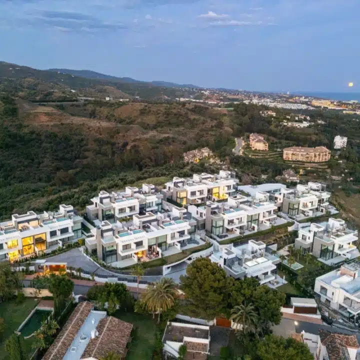 The List – Exclusive semidetached houses with privileged views of the sea in Rio Real, Marbella Picture