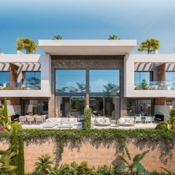 The List – Six bedrooms house with beautiful sea views in Rio Real, Marbella Picture 2