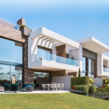 The List – Six bedrooms house with beautiful sea views in Rio Real, Marbella Picture 3