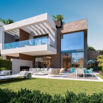 The List – Six bedrooms house with beautiful sea views in Rio Real, Marbella Picture 4
