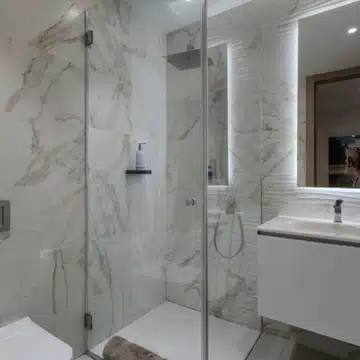 Unique semi-detached villa in the heart of the Golf Valley, Nueva Andalucia Picture 18