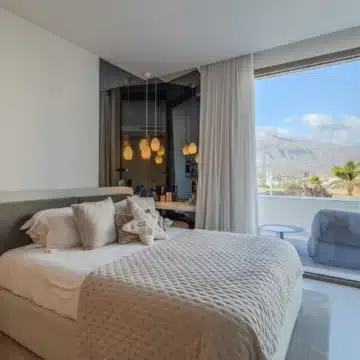 Unique semi-detached villa in the heart of the Golf Valley, Nueva Andalucia Picture 34