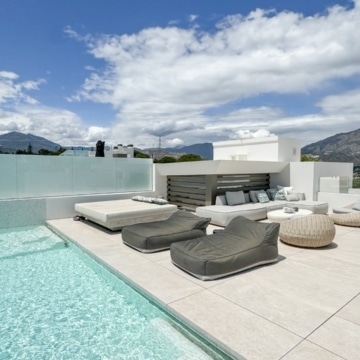 Unique semi-detached villa in the heart of the Golf Valley, Nueva Andalucia Picture 42