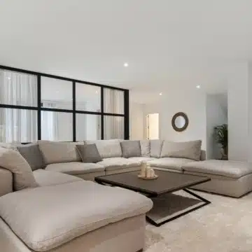 Modern detached villa with mountain and golf views in La Resina Golf, New Golden Mile Picture 0
