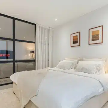 Modern detached villa with mountain and golf views in La Resina Golf, New Golden Mile Picture 28