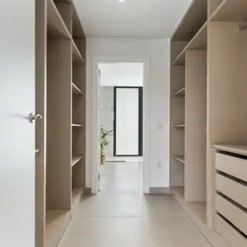 Modern detached villa with mountain and golf views in La Resina Golf, New Golden Mile Picture 12