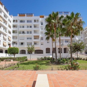 Spacious 3-bedroom apartment in La Campana in the heart of Marbella Golden Mile Picture 13