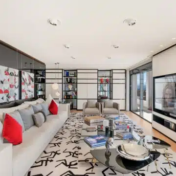 Beachside luxury penthouse with breathtaking sea and marina views in Puerto Banus, Marbella Picture 24