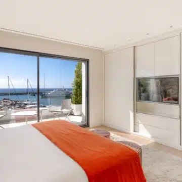 Beachside luxury penthouse with breathtaking sea and marina views in Puerto Banus, Marbella Picture 26