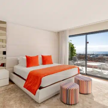 Beachside luxury penthouse with breathtaking sea and marina views in Puerto Banus, Marbella Picture 15