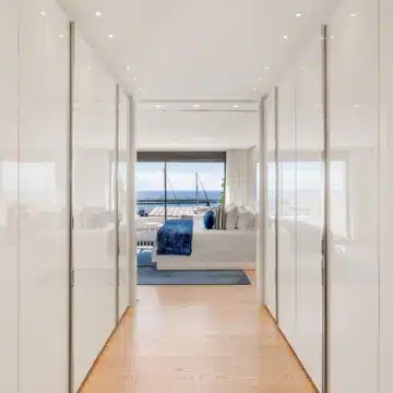 Beachside luxury penthouse with breathtaking sea and marina views in Puerto Banus, Marbella Picture 20