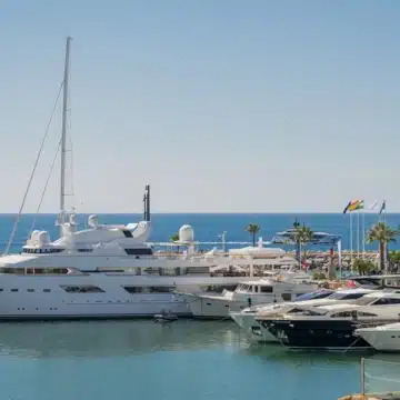 Beachside luxury penthouse with breathtaking sea and marina views in Puerto Banus, Marbella Picture 30