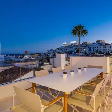 Beachside luxury penthouse with breathtaking sea and marina views in Puerto Banus, Marbella Picture 34
