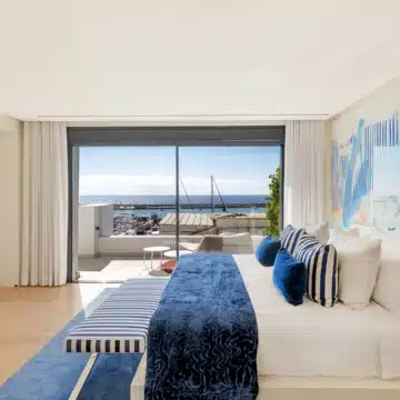 Beachside luxury penthouse with breathtaking sea and marina views in Puerto Banus, Marbella Picture 16