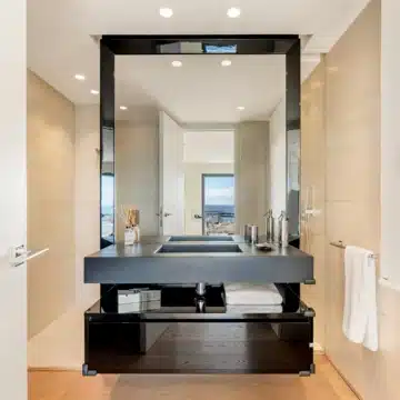 Beachside luxury penthouse with breathtaking sea and marina views in Puerto Banus, Marbella Picture 37