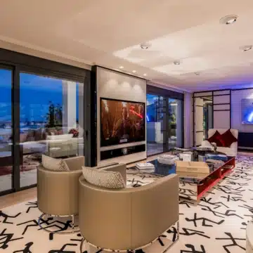 Beachside luxury penthouse with breathtaking sea and marina views in Puerto Banus, Marbella Picture 23
