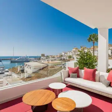 Beachside luxury penthouse with breathtaking sea and marina views in Puerto Banus, Marbella Picture 39