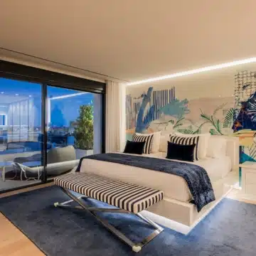 Beachside luxury penthouse with breathtaking sea and marina views in Puerto Banus, Marbella Picture 2