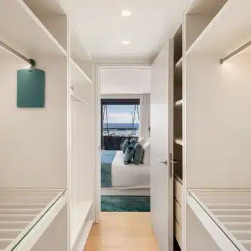 Beachside luxury penthouse with breathtaking sea and marina views in Puerto Banus, Marbella Picture 44