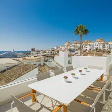 Beachside luxury penthouse with breathtaking sea and marina views in Puerto Banus, Marbella Picture 45