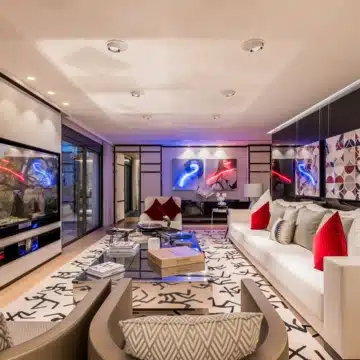 Beachside luxury penthouse with breathtaking sea and marina views in Puerto Banus, Marbella Picture 21