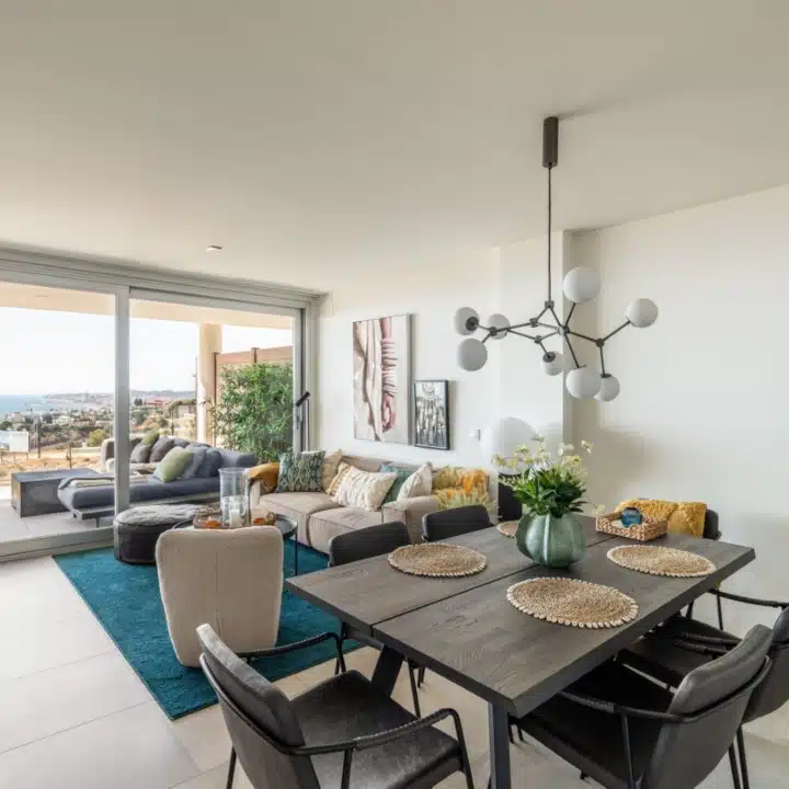 Elegant three-bedroom apartment in the desirable community of El Higuerón, Fuengirola Picture