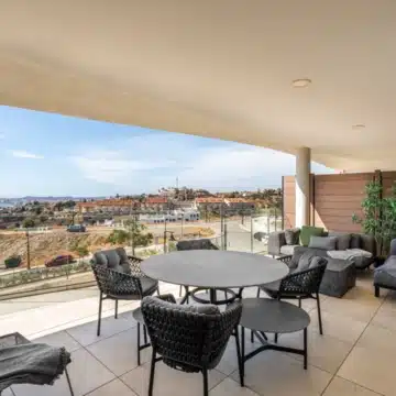 Elegant three-bedroom apartment in the desirable community of El Higuerón, Fuengirola Picture 9
