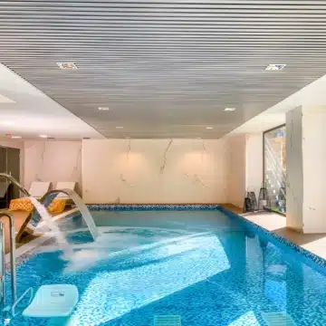 Stunning 3-bedroom duplex penthouse with sea and mountain views in Estepona East Picture 5